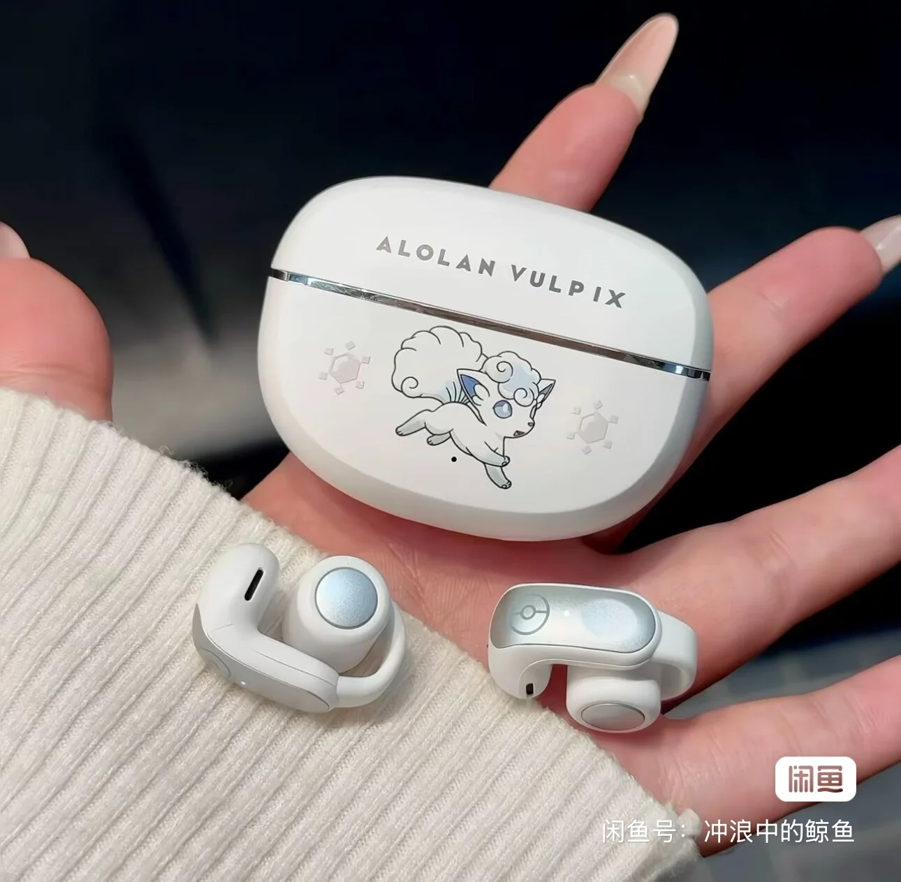Фото Оригинальные беспроводные Bluetooth-наушники Pokemon Alolan Vulpix с креплением на ухо, стерео, для игр и спорта, новинка 2026 года, модные подарки №3