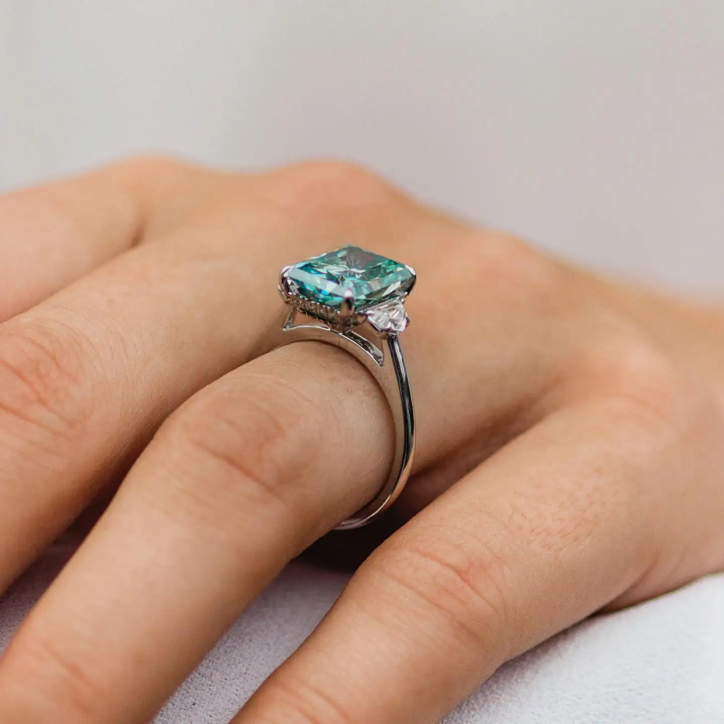 JOVOVASMILE Moissanite Diamond Ring 4.5carat 11x8mm Crushed Ice Hybrid Elongated Radiant Fancy Blue/Green Gem 18k White Gold