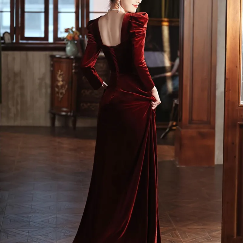 Бархатное платье с длинным рукавом и винно-красным рыбьим хвостом
