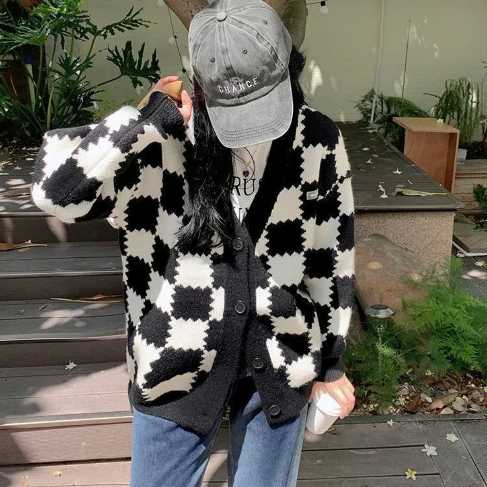 Женский трикотажный кардиган в клетку зеленый свитер с V-образным вырезом