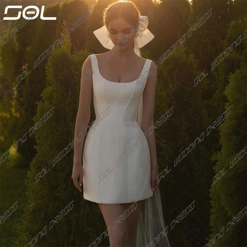 Женское праздничное короткое платье без рукавов с квадратным вырезом