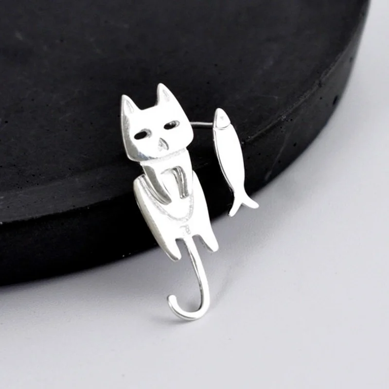 

Simple and Creative Cute Little Fish Cat Ear Studs Female Student Korean Design Asymmetric Cat Fish Ear Studs Jewelry Earrings