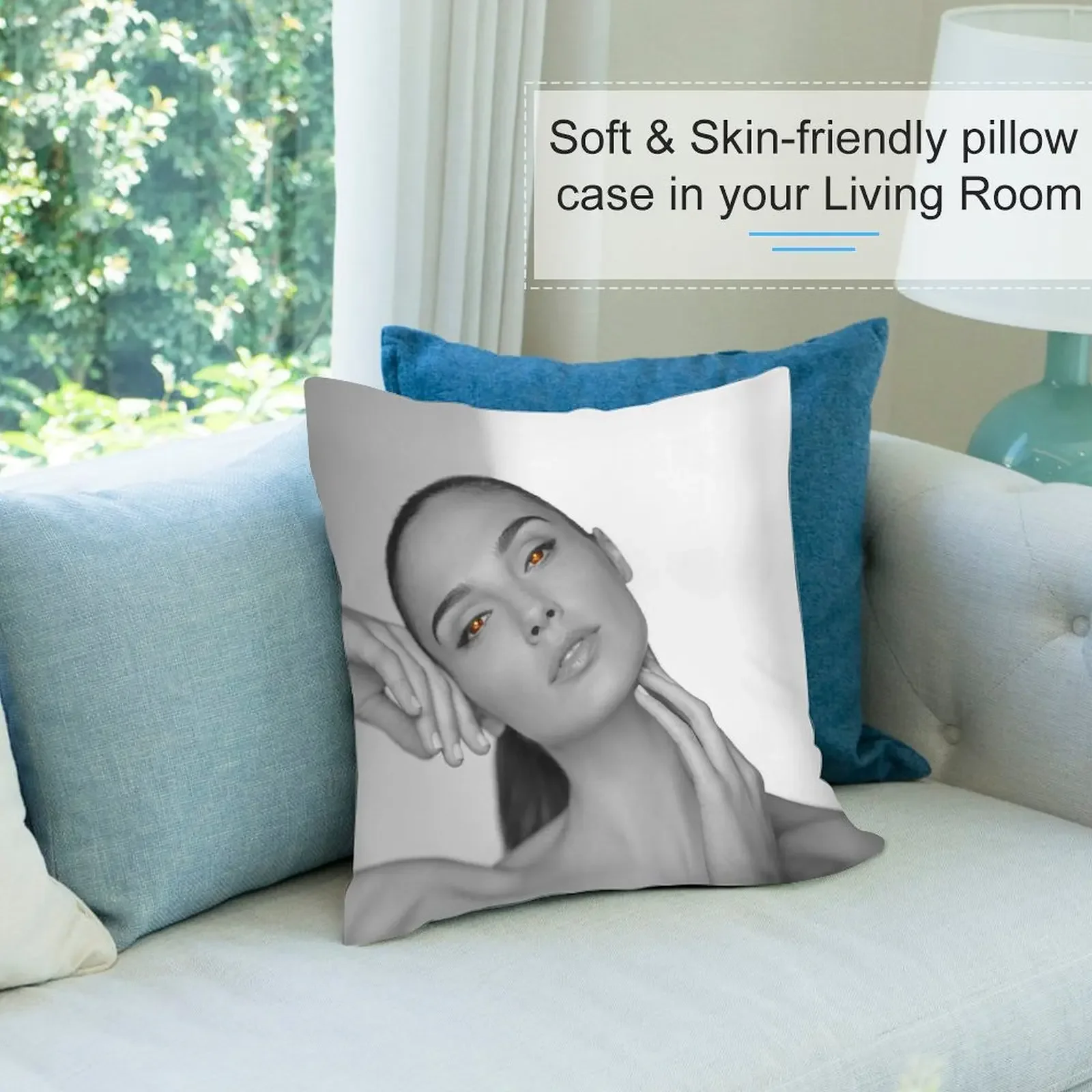 Декоративный чехол для подушки Mrs. Gadot 2