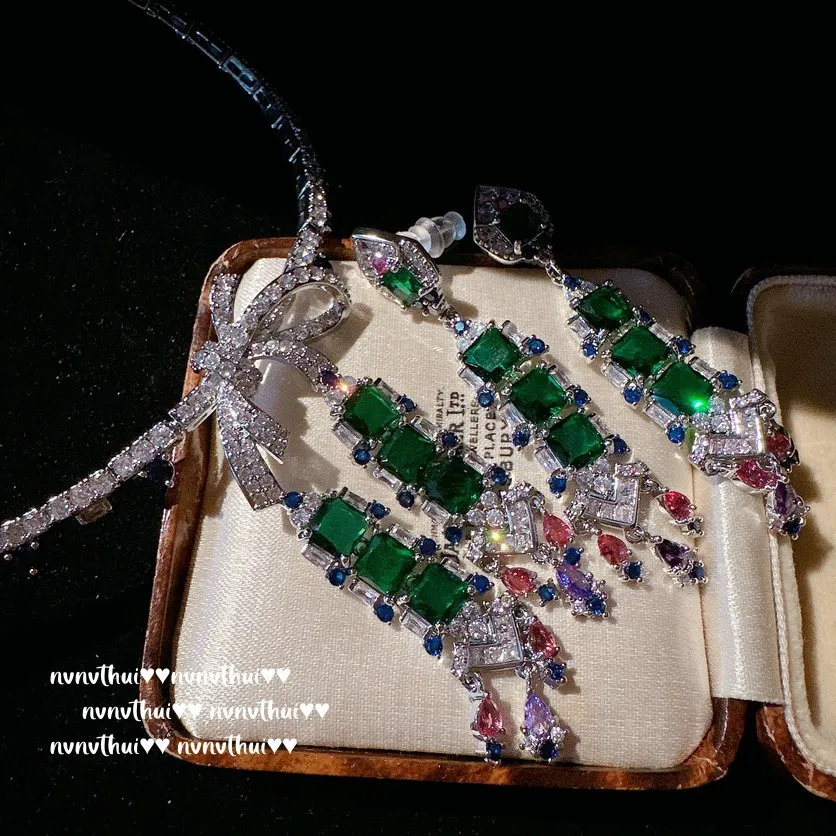 Женский комплект из колье и серёг серебра 925 пробы