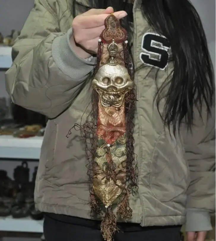 

Статуя скелета дьявола из меди