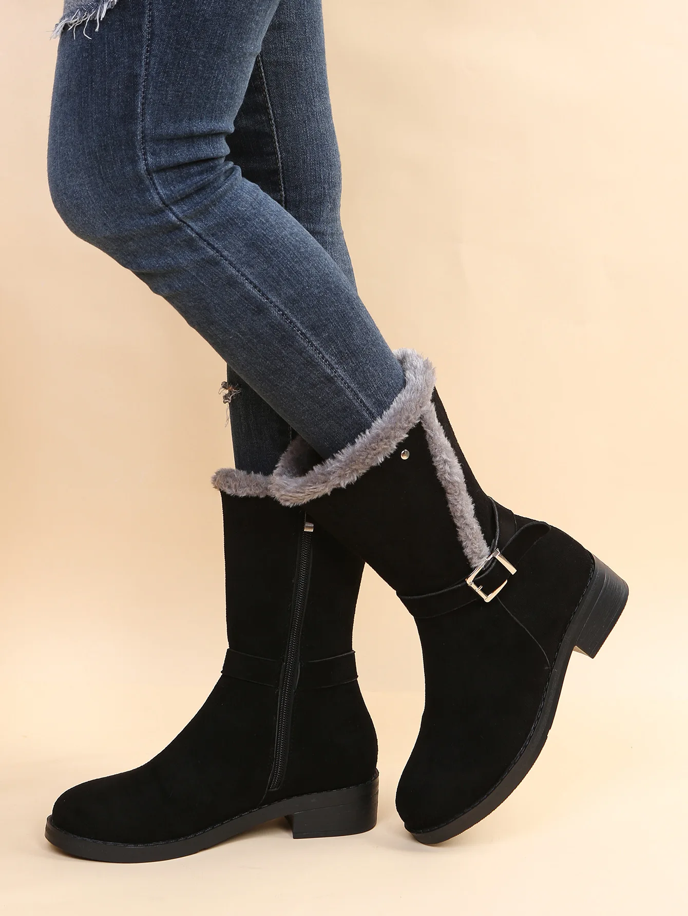 

Foreign trade large size women's shoes 2021 autumn new speed selling cross-border middle tube retro plus velvet boots 43 large