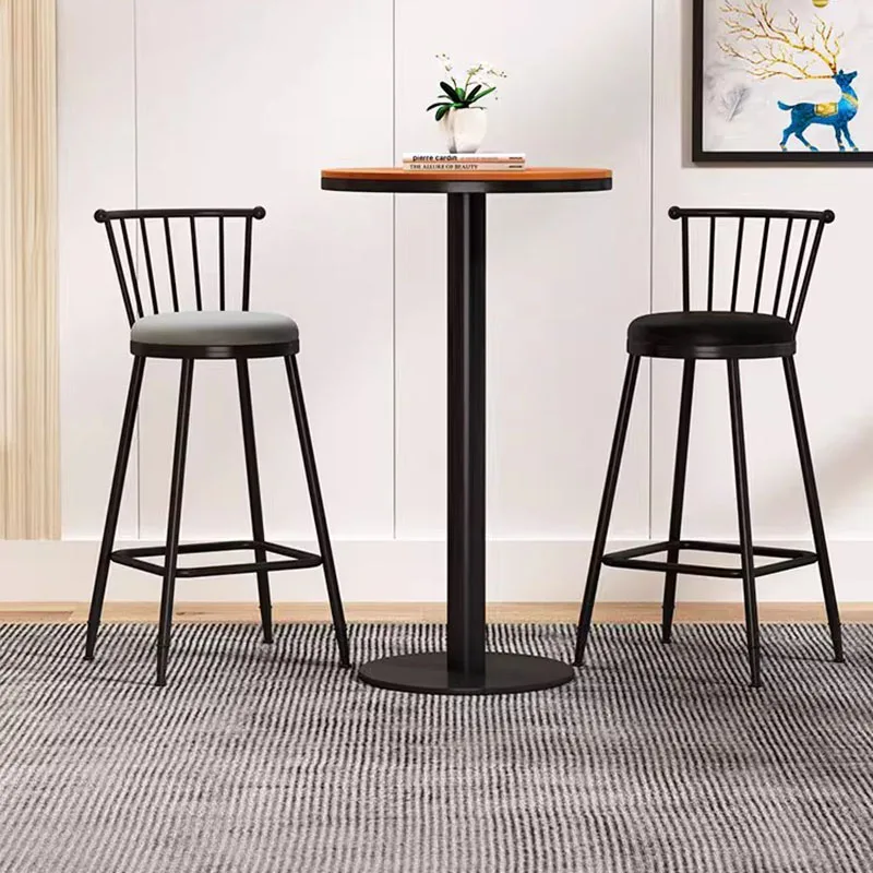 Рисунок 4 - Высококачественные металлические барные стулья