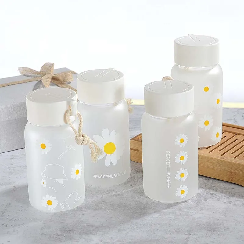 

Cleasr Water Bottle Little Daisy Plastic Cup Summer Frosted Water Cup Simple Fresh Portable Transparent Juice Milk Box for Kids