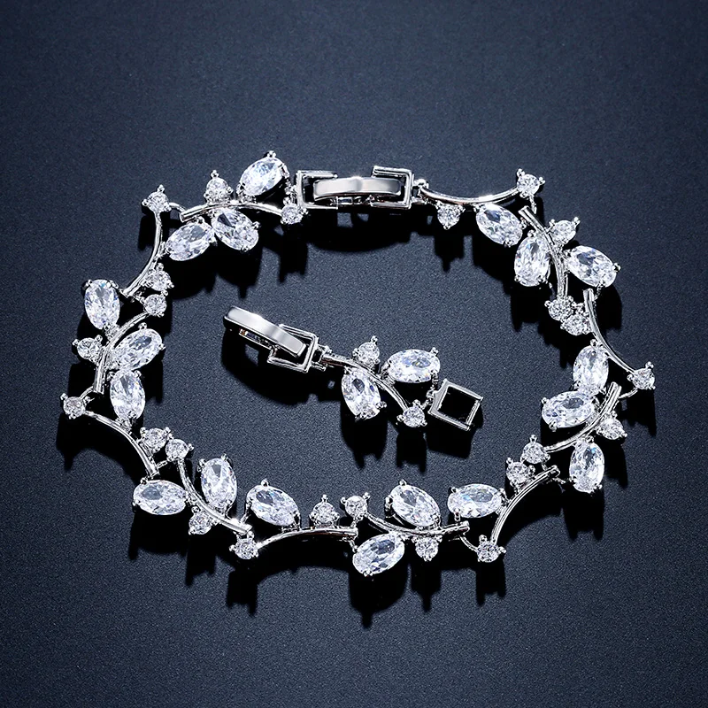 

Uilz New Natural Royal Women Jewelry Silver Color CZ Crystal Leaf Chain Link Bracelets and Bangles Wedding for Party Gift