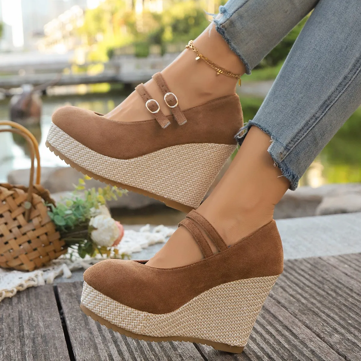 Женская уличная обувь без шнуровки удобная на танкетке женская повседневная