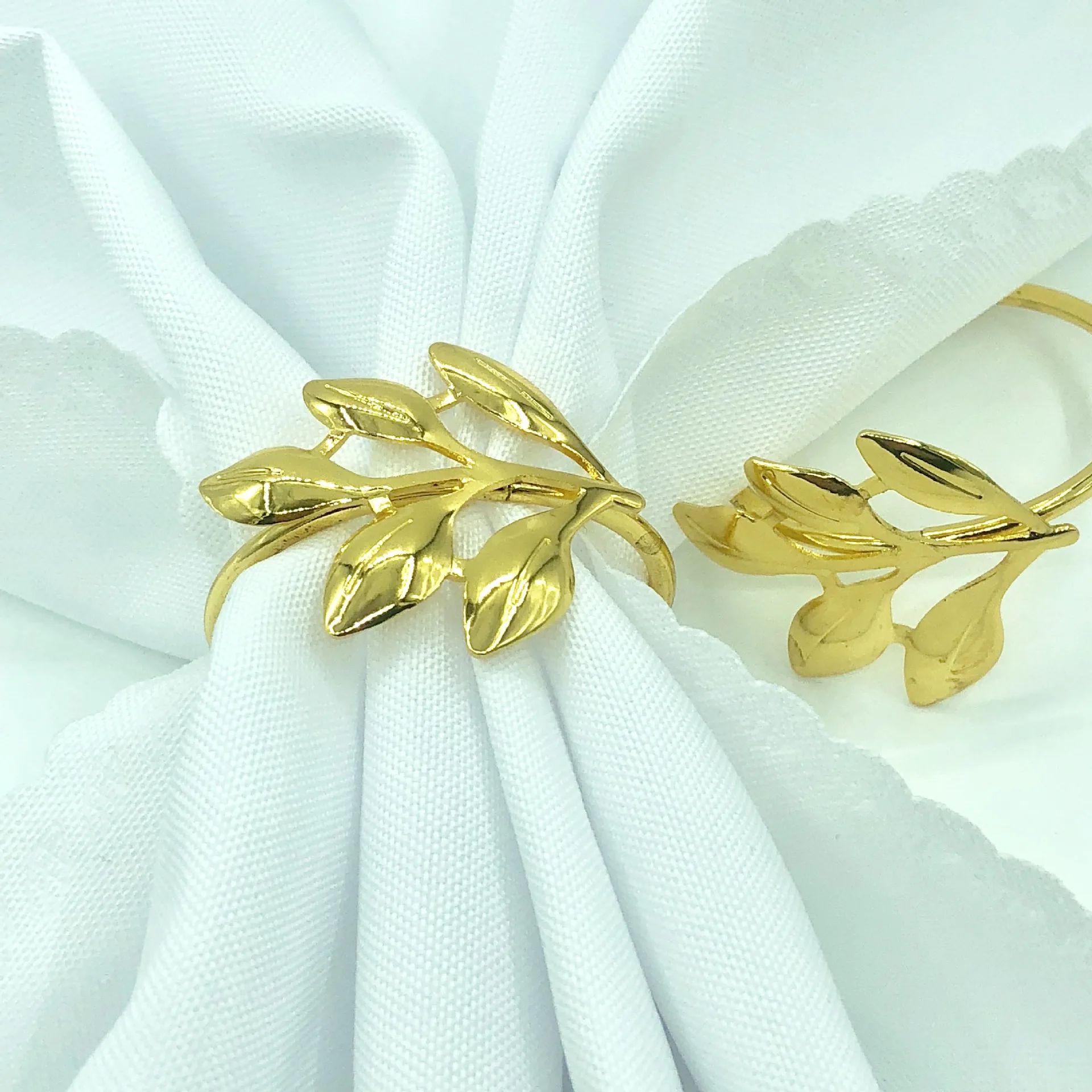 

6PCS/Alloy Metal Leaf Shape Napkin Ring Table Top Decoration For Western Food Wedding Celebration Festival Party Family Banquet
