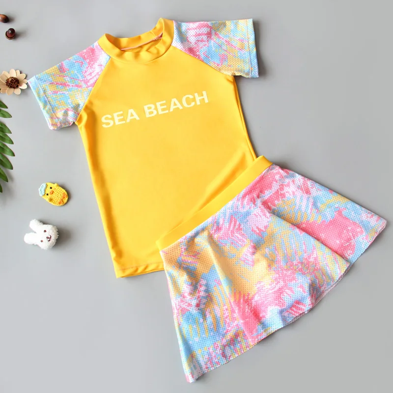 Костюм купальный детский из юбки с длинным рукавом и цветочным принтом на