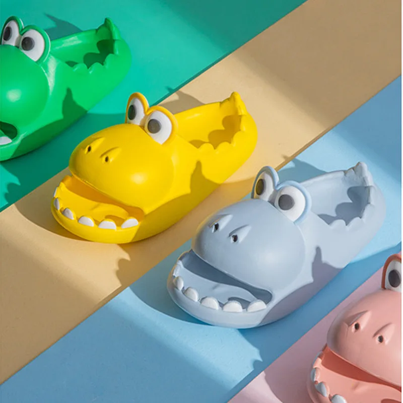 Cartton Shark Slippers Women Soft EVA Home Slide Sandals Bathroom Shoes Men Summer Beach Slippers Flip Flops