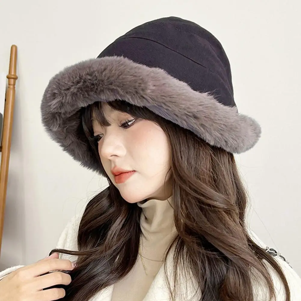 Рисунок 6 - Женская зимняя шапка рыбий человек