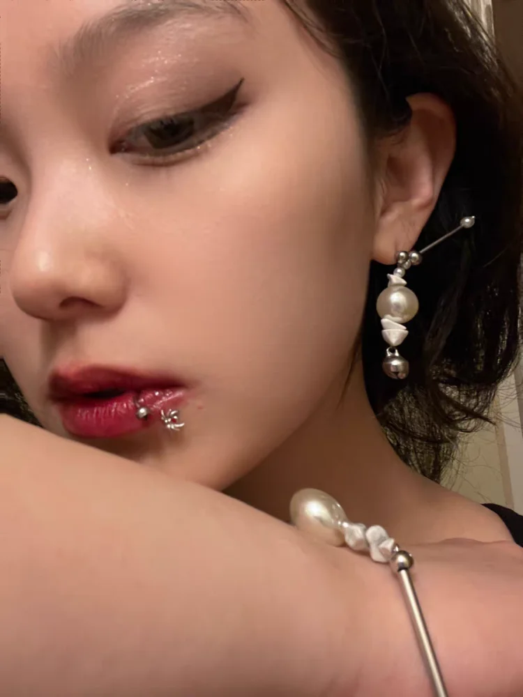 Серьги HUANZHI в виде белого мятого камня металлические шариковые серьги