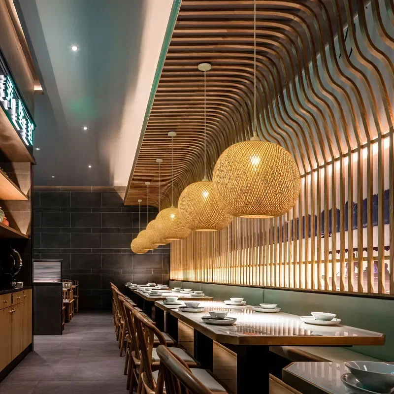 Плетеный подвесной светильник из бамбука и дерева зеркальный блеск ротанга