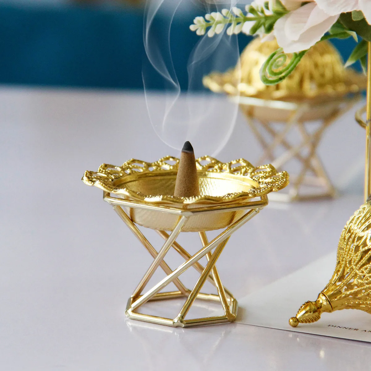 9CM Gold Metal Incense Burner Mini Small Handheld Aroma Arabian Style Home Essentials Decorations |