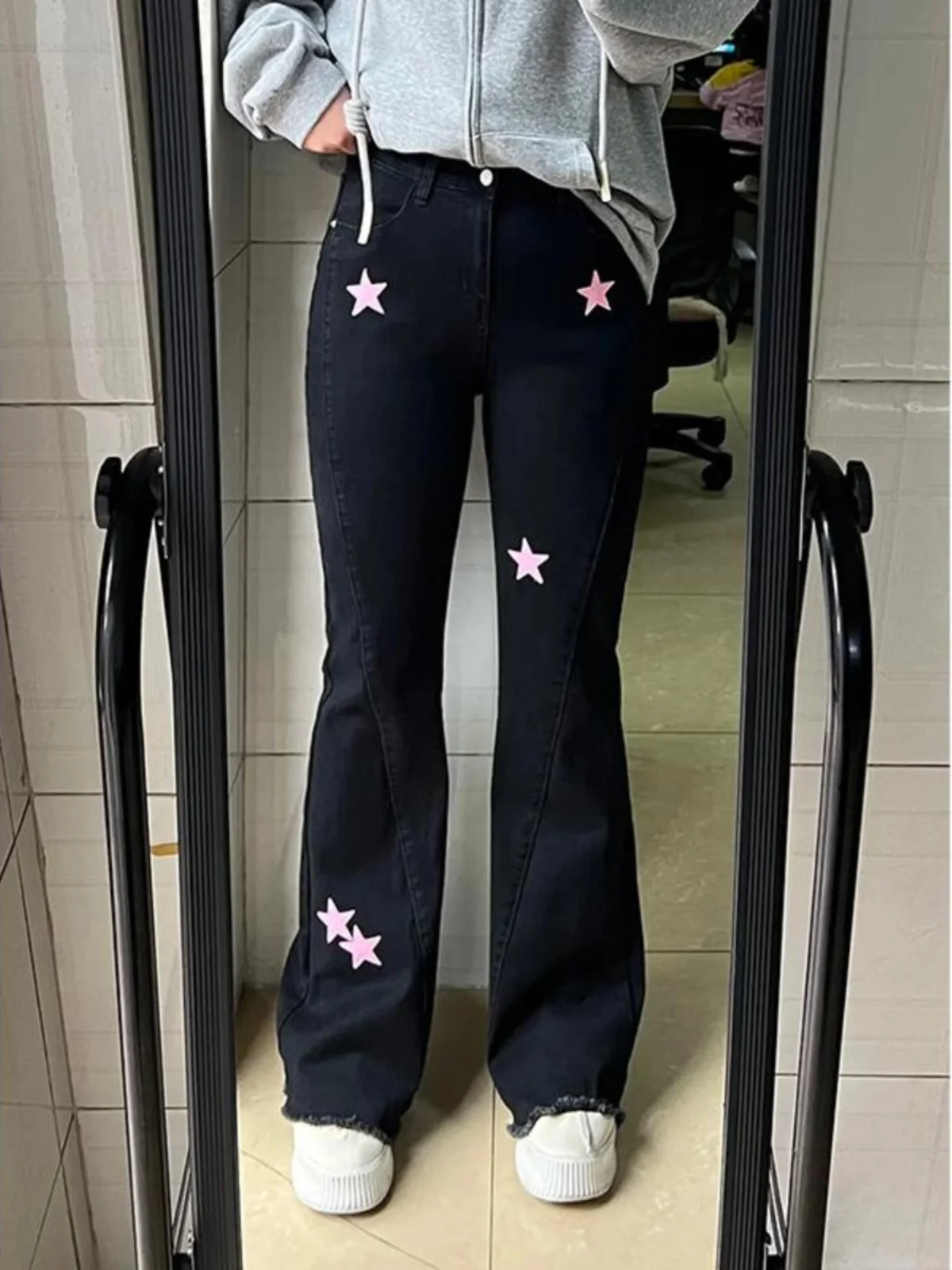 Большие размеры 50 00 кг. Черные джинсы с микроподтяжками для полных девушек.