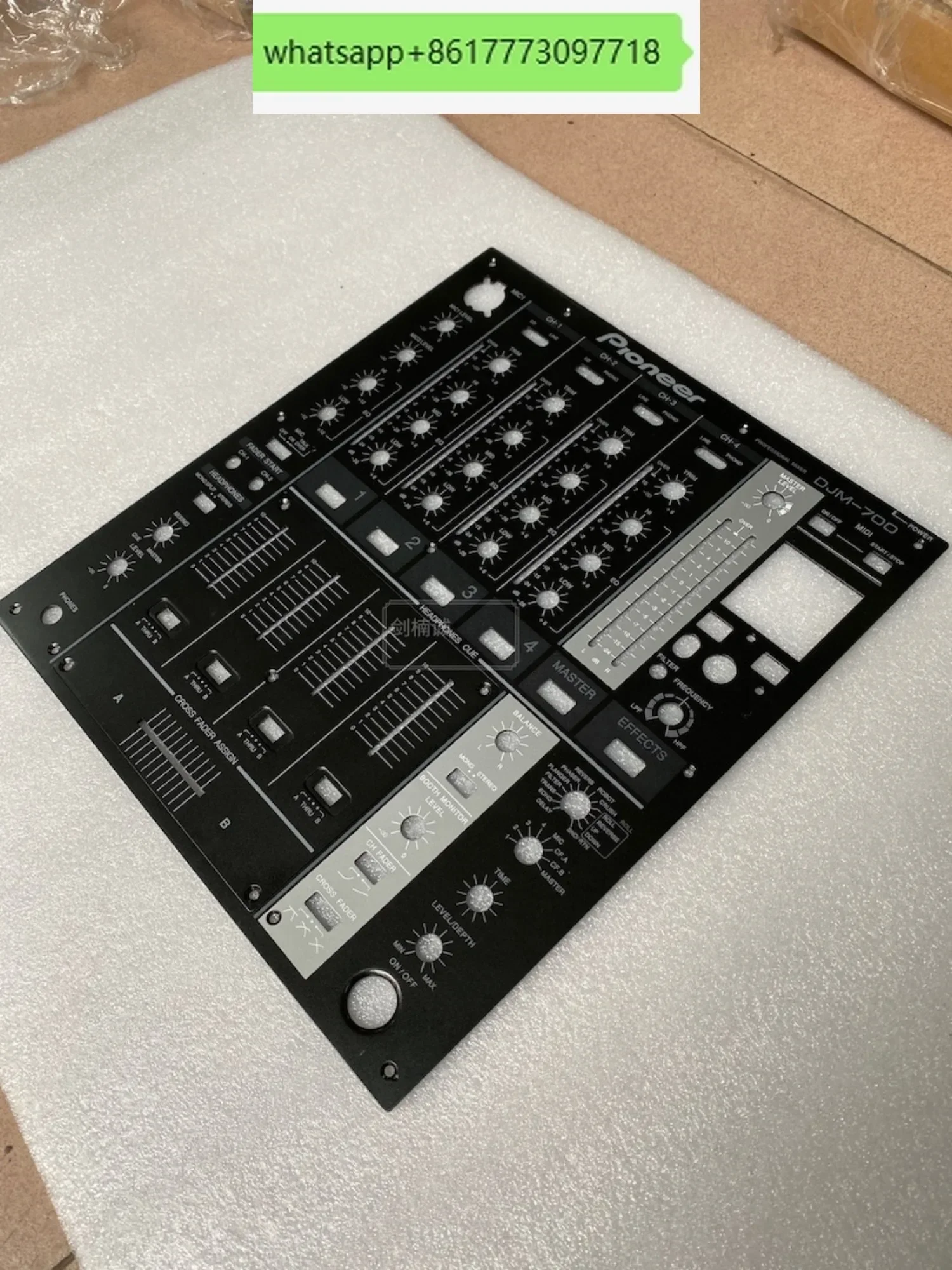 Pioneer DJM-700 контроллер