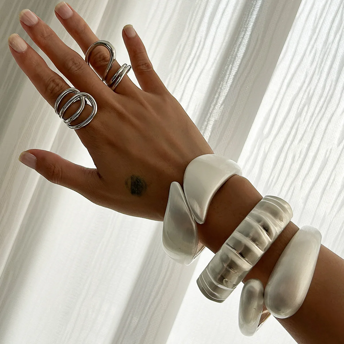 KMVEXO преувеличенные матовые серебряные браслеты в стиле панк нерегулярные