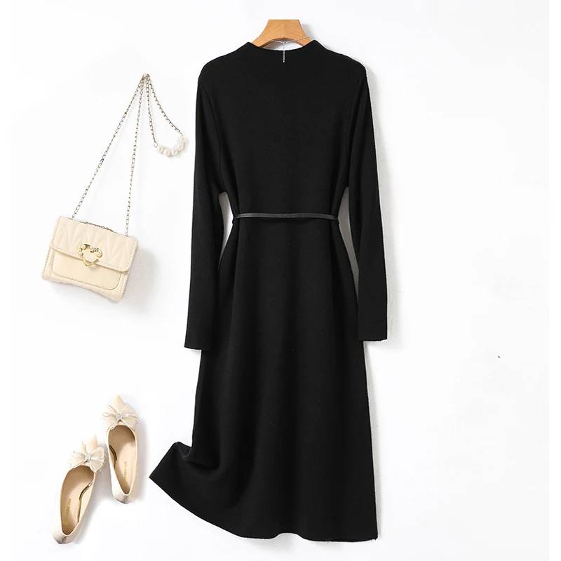 Женское трикотажное платье-свитер с длинным рукавом и поясом