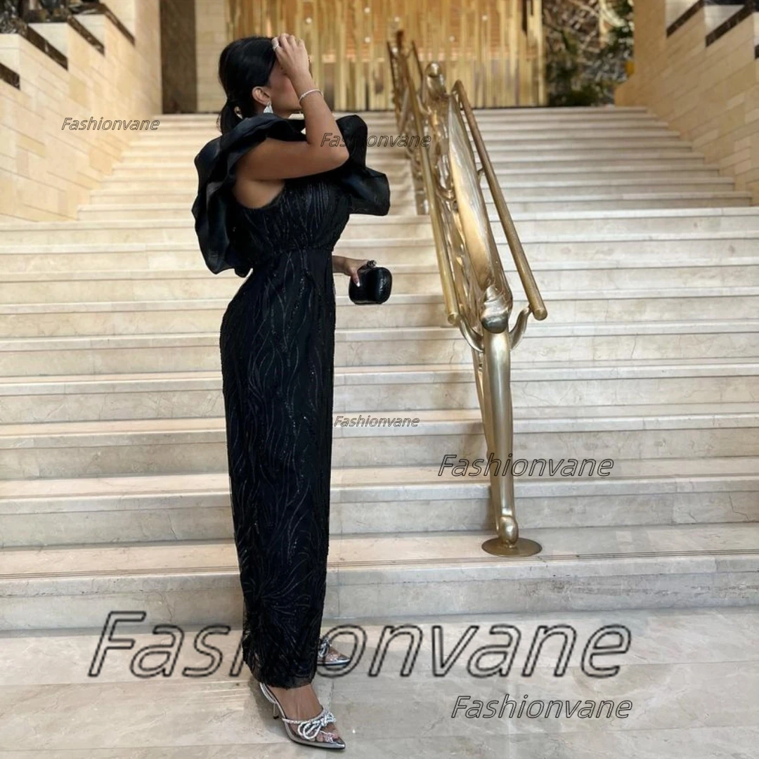 Женское вечернее платье с юбкой годе открытыми плечами и молнией на спине