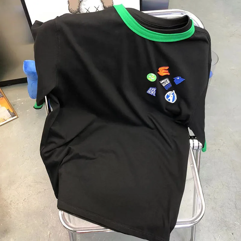 

Футболка с контрастной вышивкой для мужчин и женщин, в масштабе 1:1