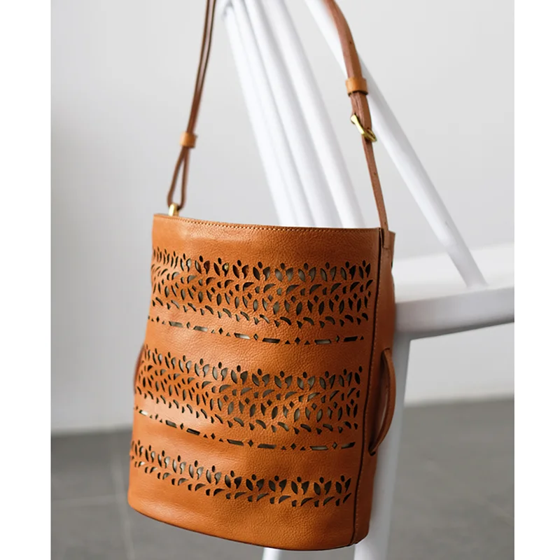 

2022 New Women Shoulder Bag Designer Grain Leather Bucket Bag Fashion Versatile Messenger Handbag Brown Travel Wallet