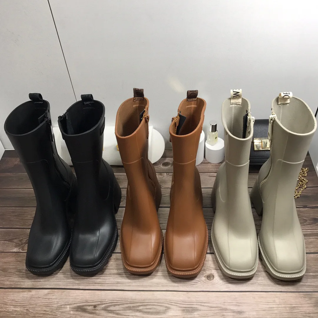 2023 Designer Macaron Rain Boots Fashion Anti -Skating Water Shoes Female Adult Rain Shoes Wear Coarse Hand Sneakers Female Boot