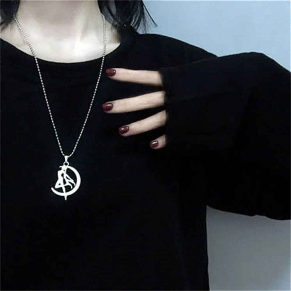 

2022 new hip hop versatile beautiful girl warrior Pendant Necklace women's net red pop pendant women's fashion jewelry