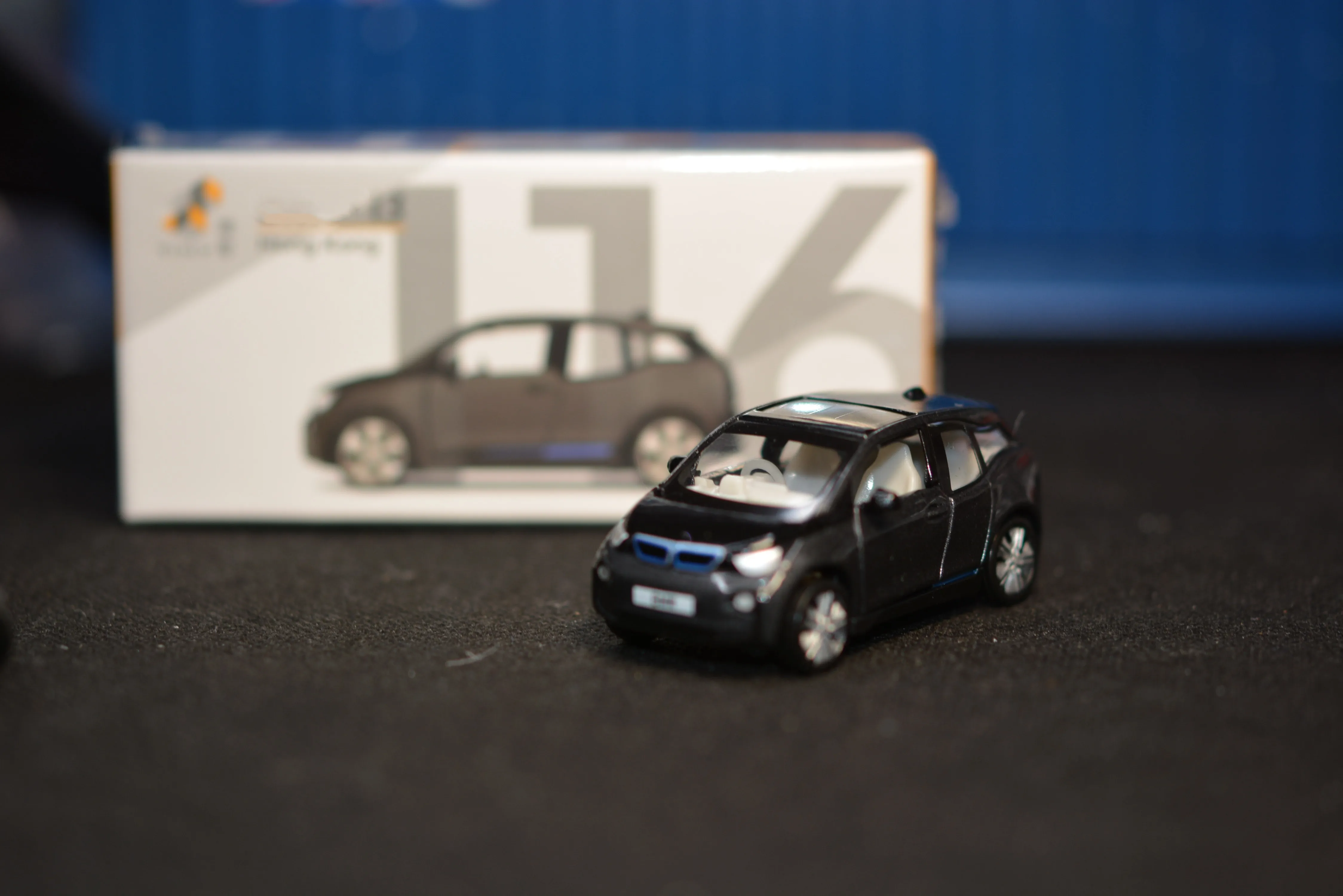 

Крошечная коллекция литой модели автомобилей 1/64 i3 ATC64397
