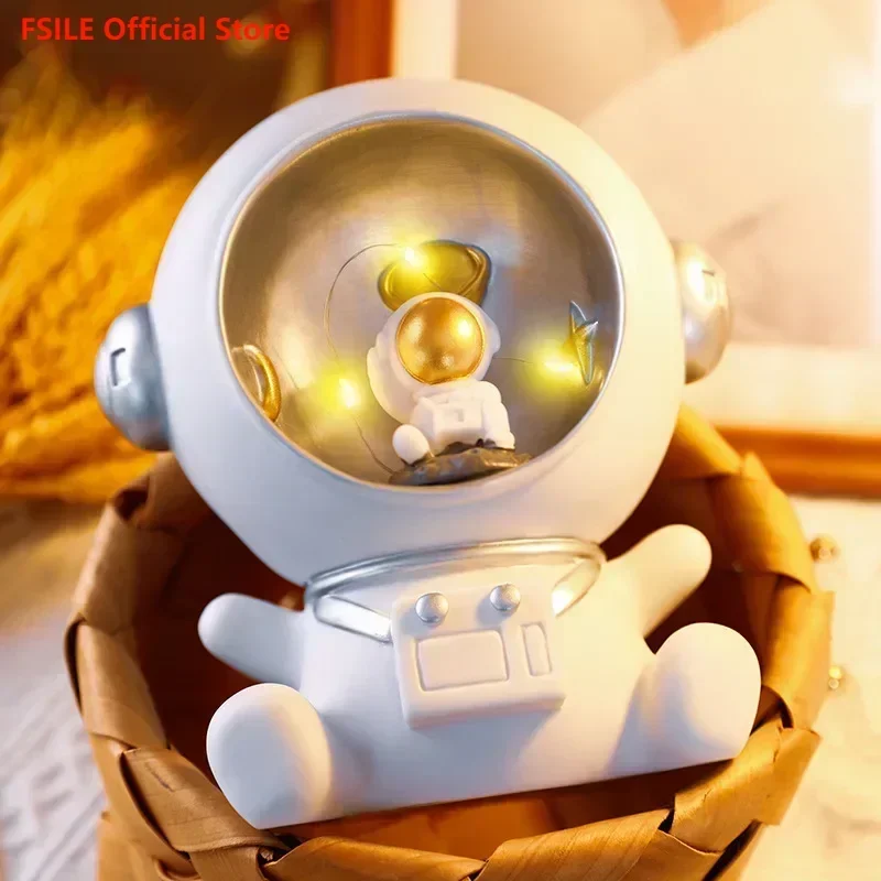

FSILE Creative Children's Astronauts Astronauts Night Lights Money Storage Tanks Graduation Season Gifts Astronaut Decoration