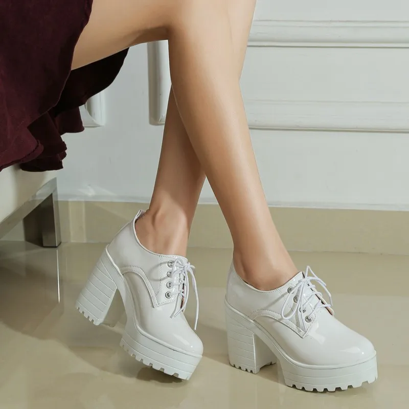 

Туфли женские на очень высоком каблуке, высокий каблук, на шнуровке, профессиональная обувь в ретро стиле, белые, телесные, на платформе