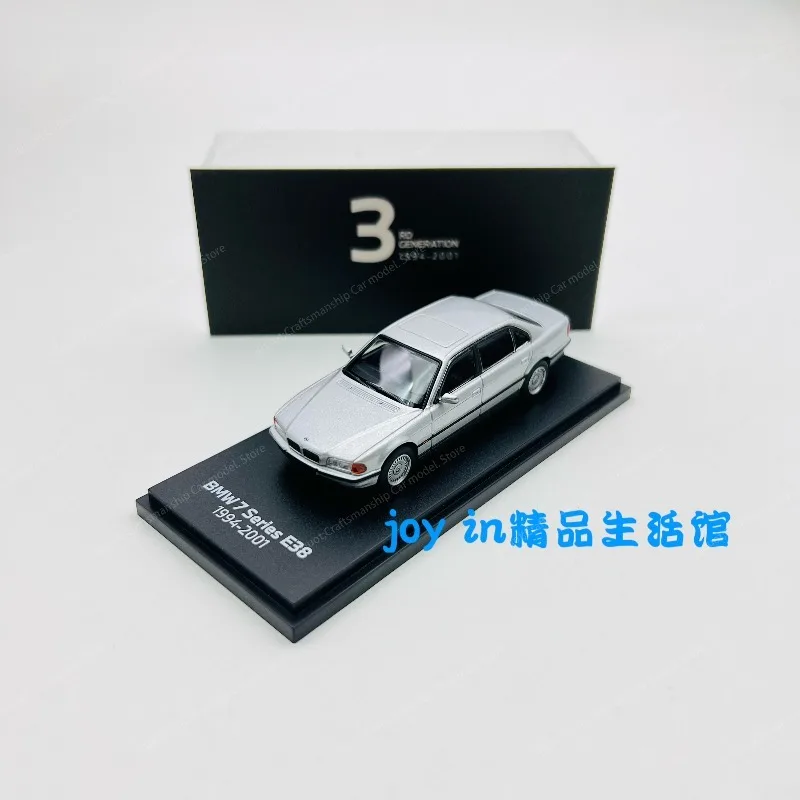 Фото В наличии: Коллекционная модель BMW 7-й серии G70, серия AR, масштаб 1:64, из сплава. №5