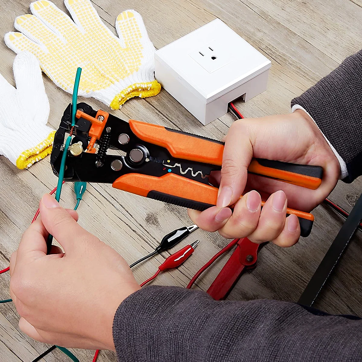 

Self-Adjusting Insulation Wire Stripper Automatic Wire Stripping Pliers Electrician for AWG10-24 Wire Stripping Cutting Crimping