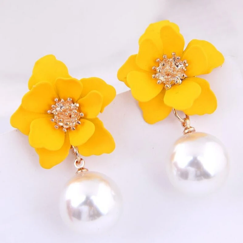 

Yellow Flower Imitation Pearl Dangle Earrings for Women Sweet Floral Earrings Temperament Girls Fashion Charming Ear Accessories