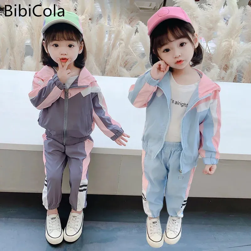 

Милый костюм для маленьких мальчиков и девочек; Сезон весна-осень одежда для детей Брюки с капюшоном комплект из 2 предметов детская одежда комплект спортивной одежды