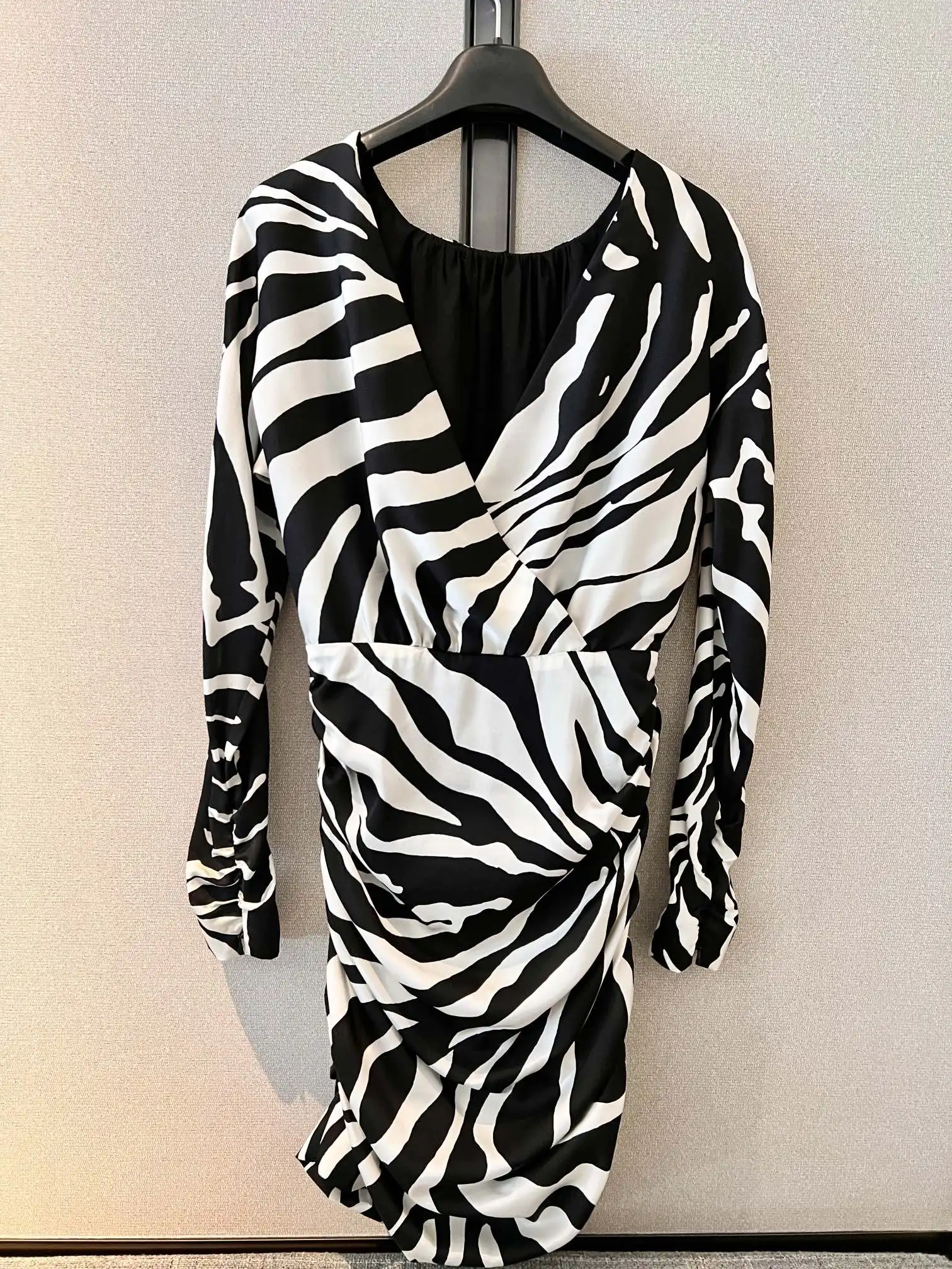 

Top Quality 2022 Summer New Silk Women Dress D Style Zebra Stripes Print Slim V-Neck Above Knee, Mini Dress for Grace Ladies