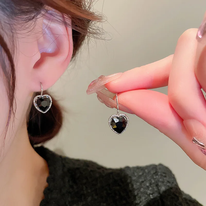 

KAITIN Korean Diamond Inlaid Black Heart Earring for Women Light Luxury Drop Earrings Exquisite Fashion Wholesale Jewelry Party