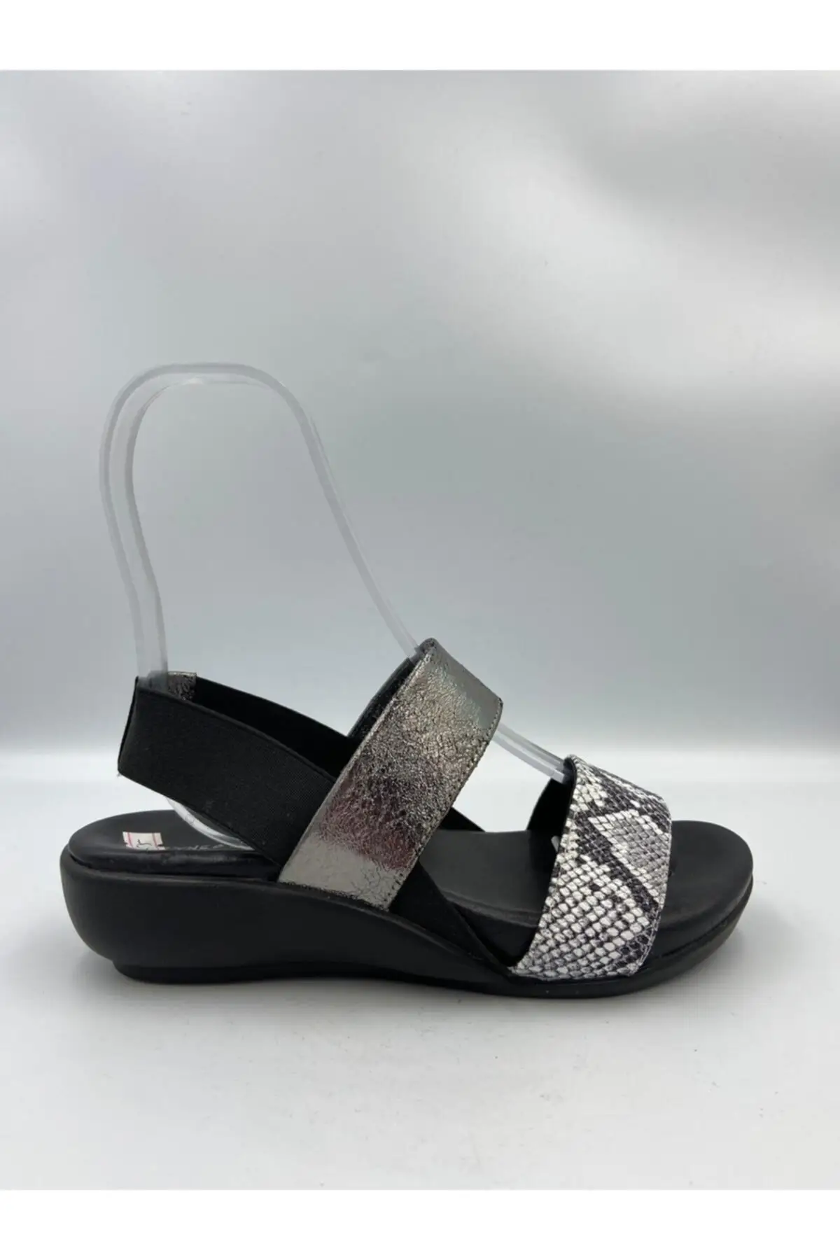 

328 women's Leather Sandals Black