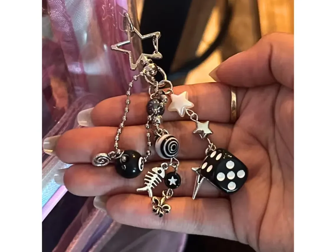 Брелок ручной работы в стиле рок-звезда гранж авангардный брелок с черно-белыми