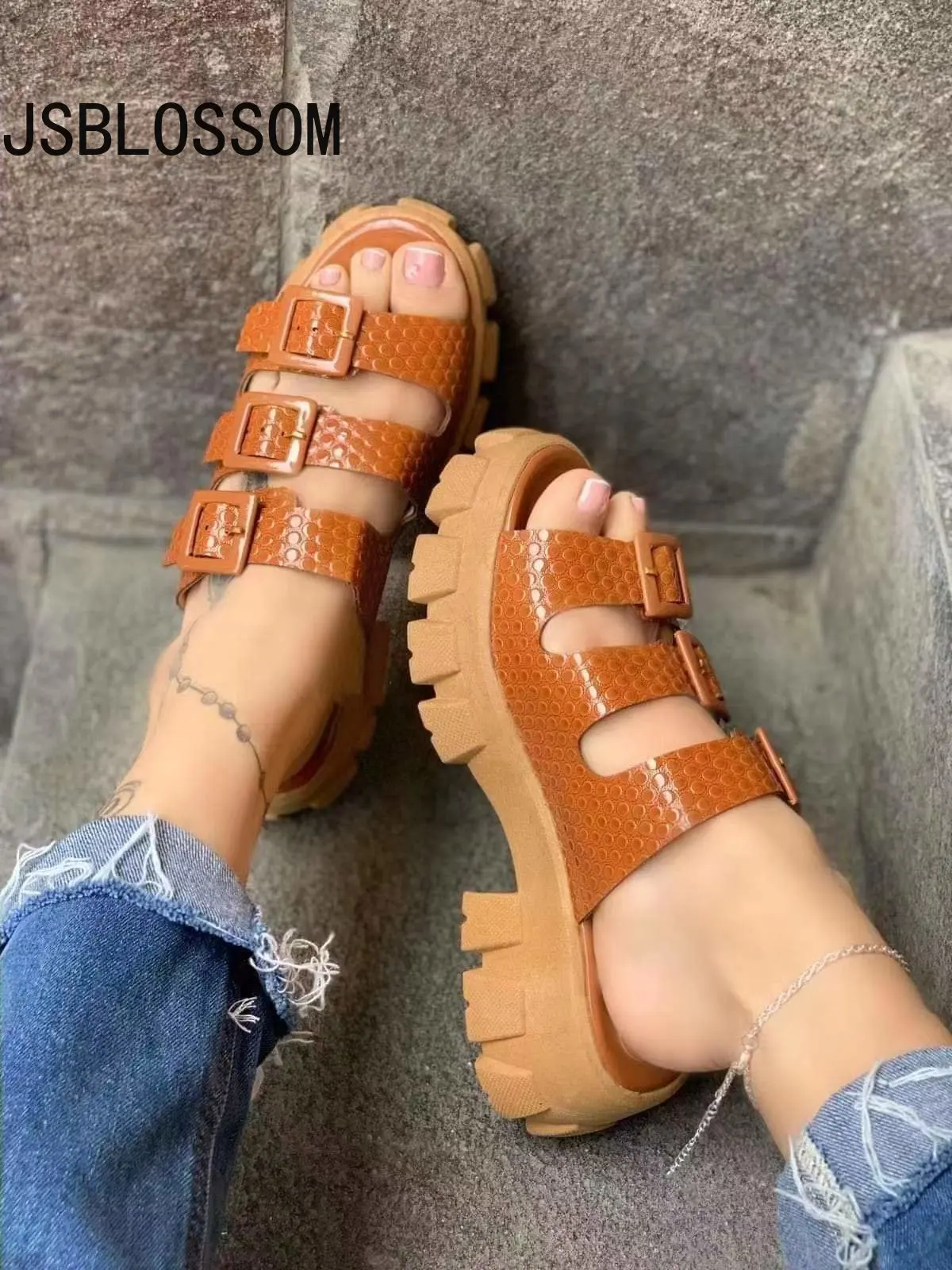 

Женские пляжные шлепанцы с открытым носком, летние сандалии в римском стиле, повседневные декоративные толстые шлепанцы с ремешком с пряжкой, новинка 2023