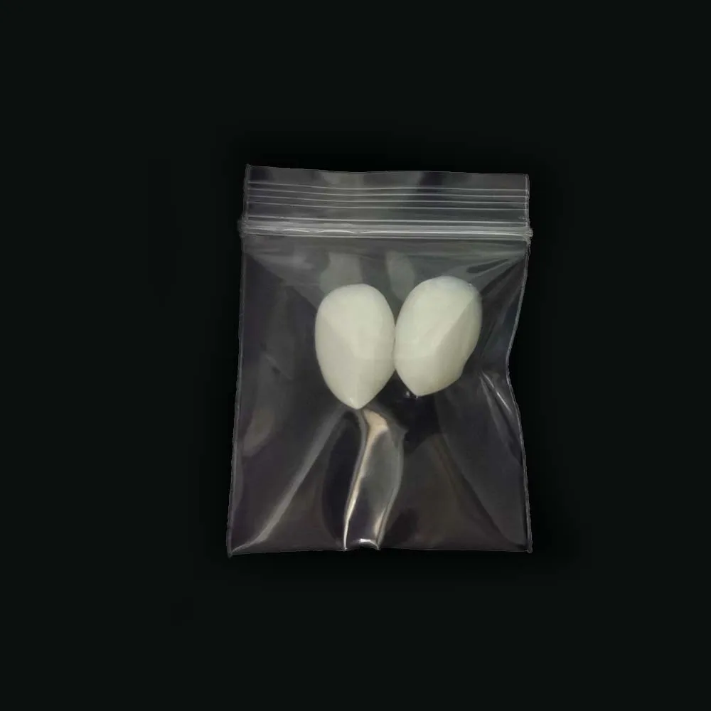 

Искусственные клыки для зубов