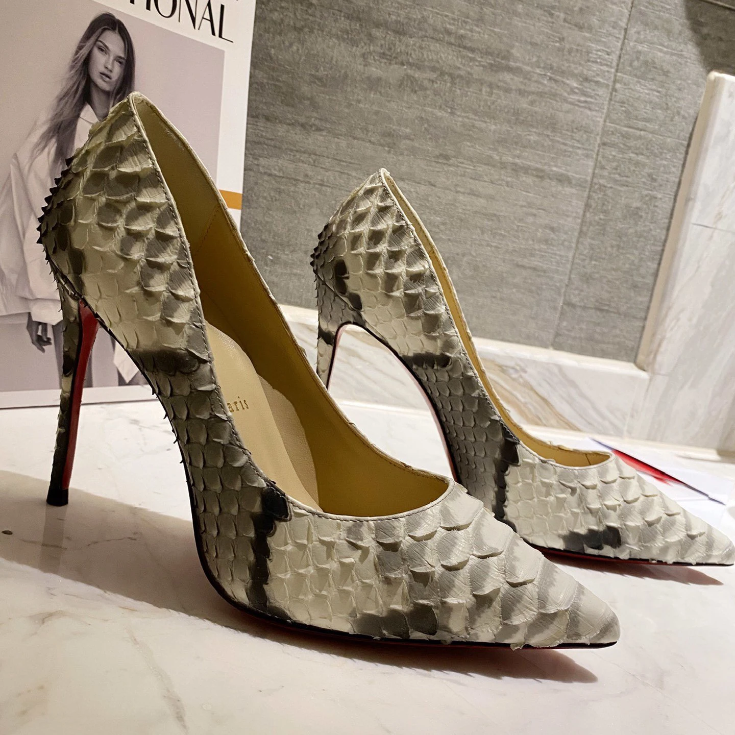 

Top Quality Womens High Heels Luxury Fashion Ladies Crystal Glisten Red Sole Shoes Classic Retro Designer 10cm High Heel 1499HJ