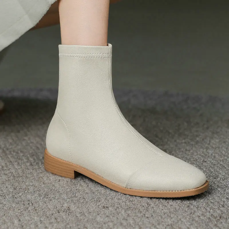 Однотонные черные ботинки цвета слоновой кости с круглым носком на низком