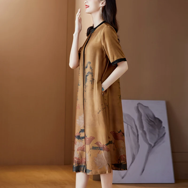 Летнее желтое шелковое атласное платье миди с цветочным принтом и коротким
