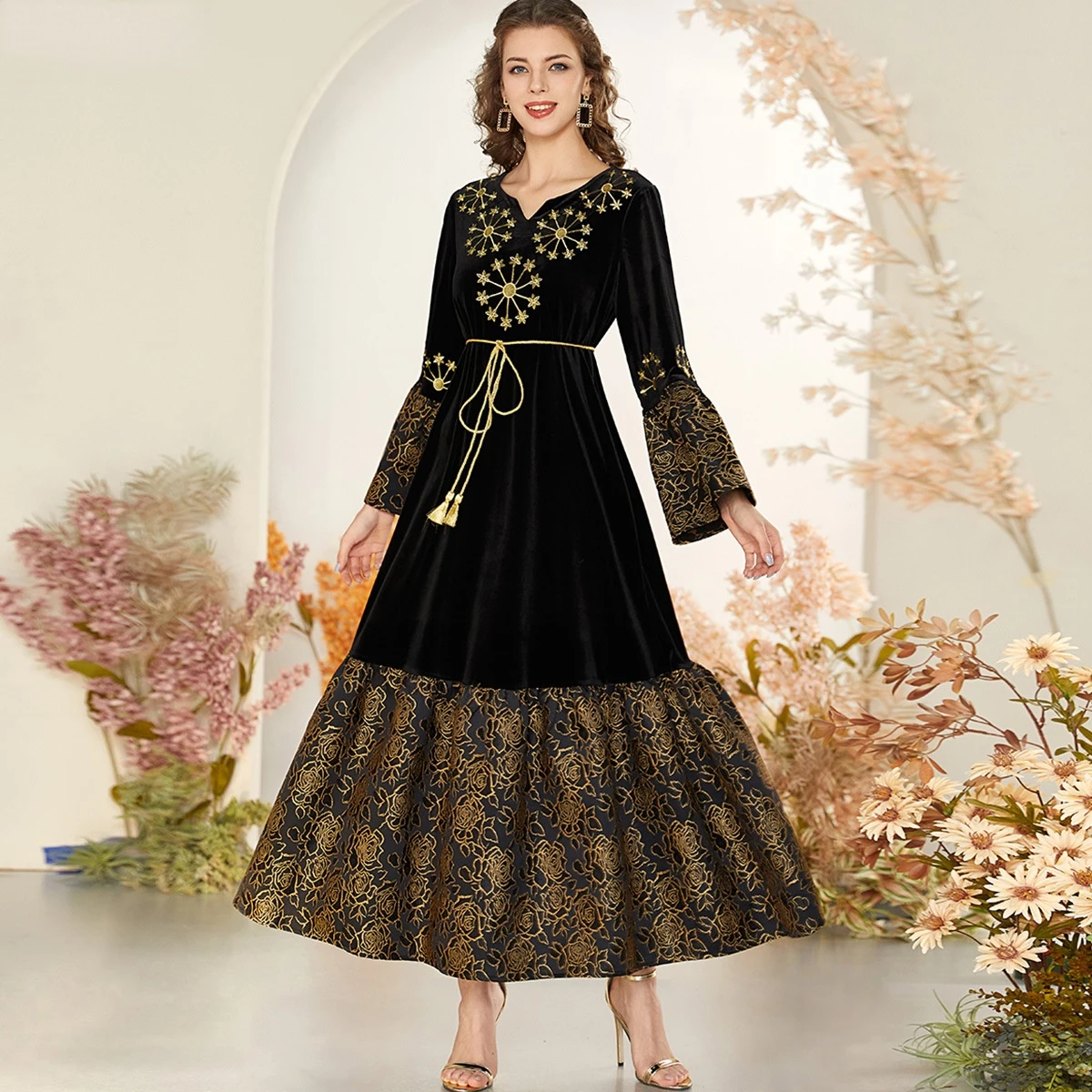 

Big Swing Embroidery Muslim Dress Women Velvet Flared Sleeve Caftan Marocain Islamic Clothing Long Robe Arab Turkey Hijab Abaya