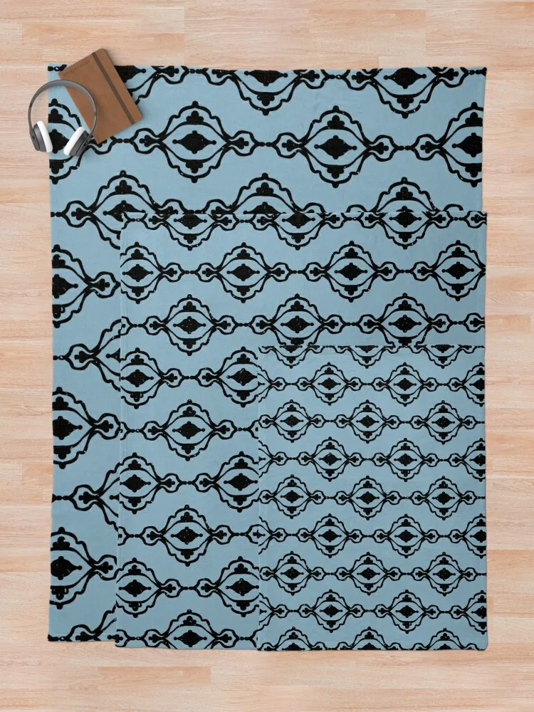 Dacha Arabesque Pattern - Одеяло Sky + Coal Большие мягкие лохматые одеяла
