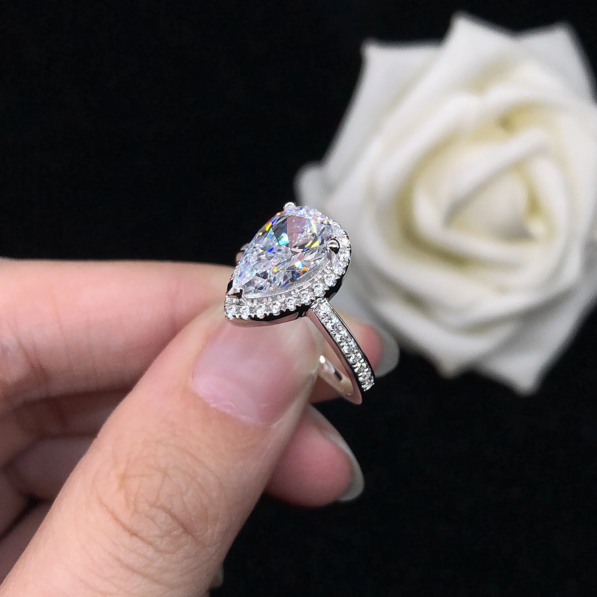 Обручальное кольцо с круглым бриллиантом 3 карата однотонное Платиновое