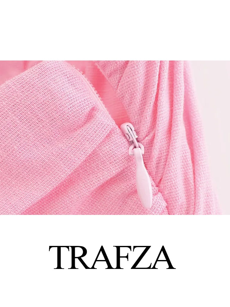 Женское летнее платье без рукавов с разрезом на подоле